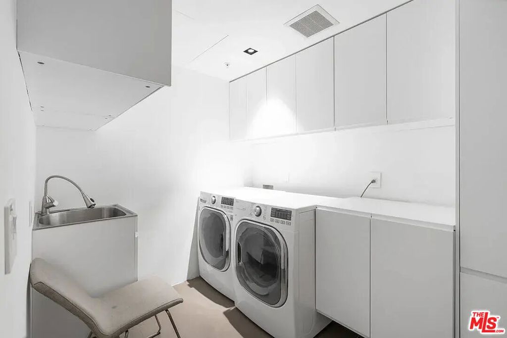 8790 Appian Way Property Photo 31