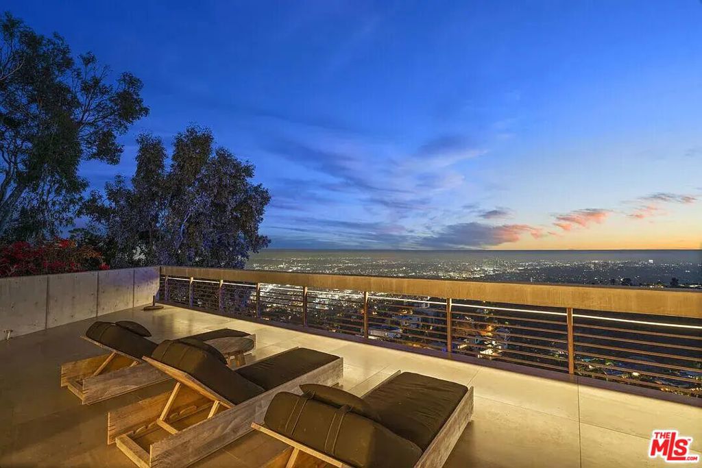 8790 Appian Way Property Photo 33