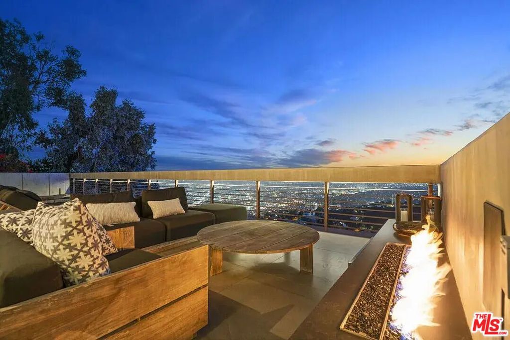 8790 Appian Way Property Photo 34