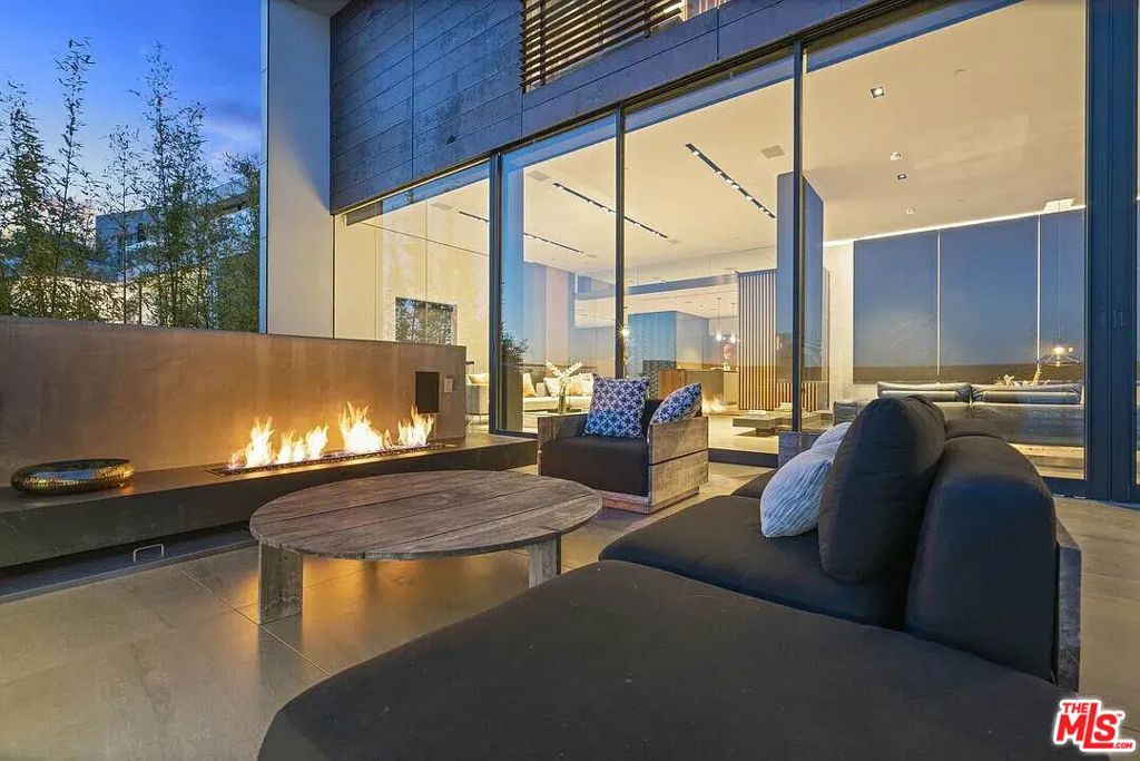 8790 Appian Way Property Photo 35