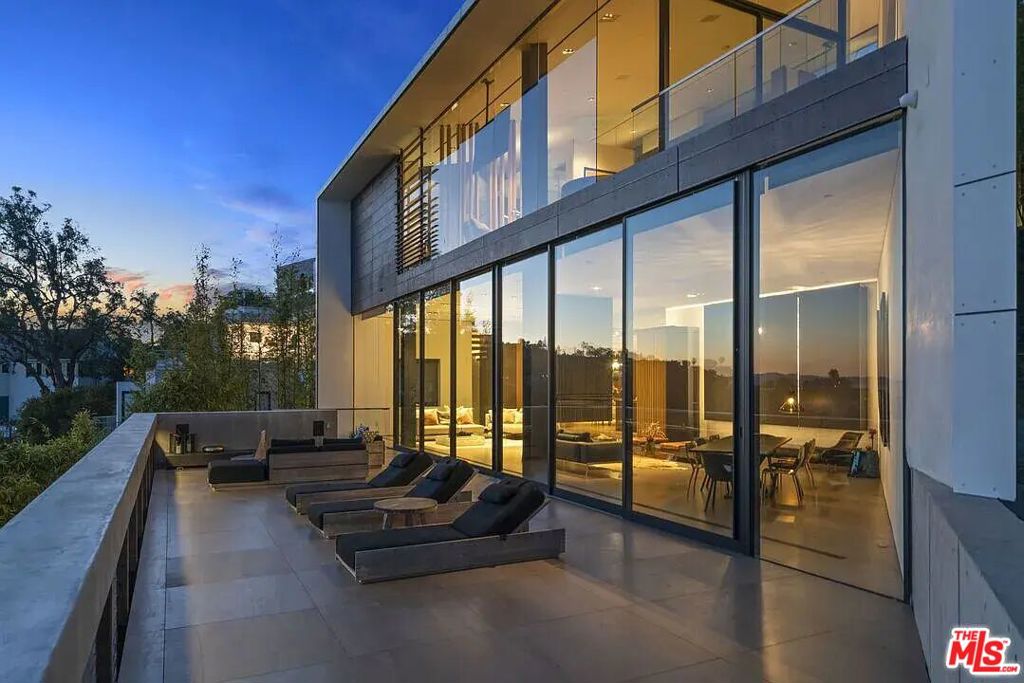 8790 Appian Way Property Photo 36