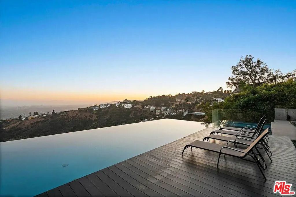 8790 Appian Way Property Photo 37