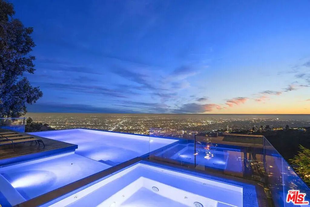 8790 Appian Way Property Photo 38