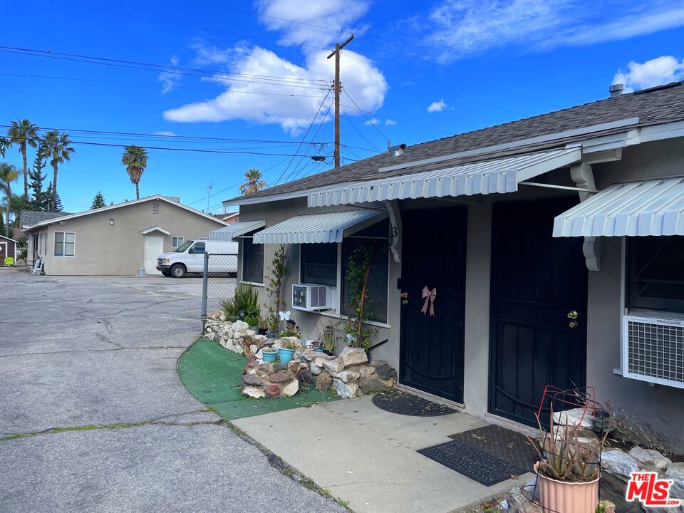6727 Camellia Avenue Property Photo 2