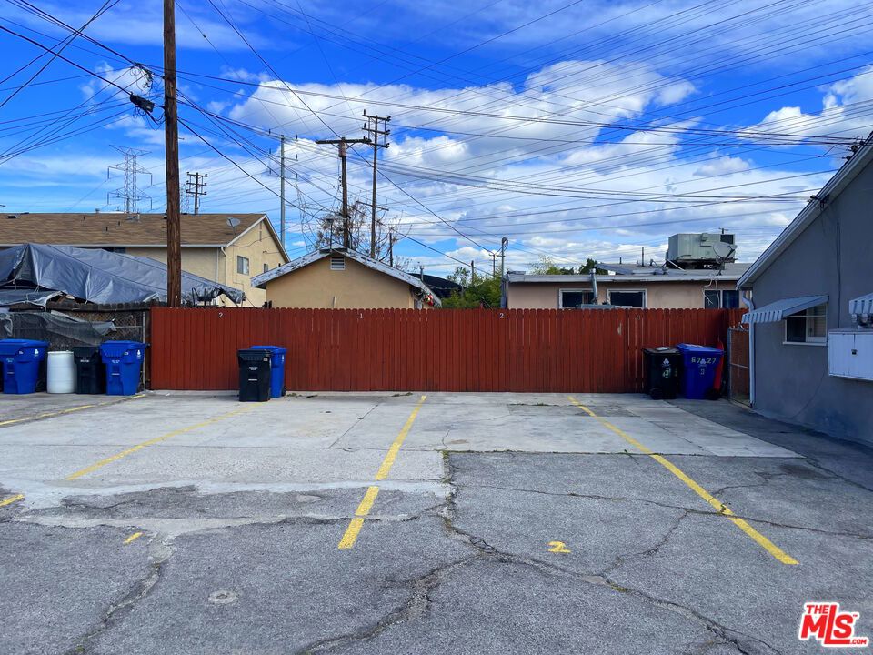 6727 Camellia Avenue Property Photo 4
