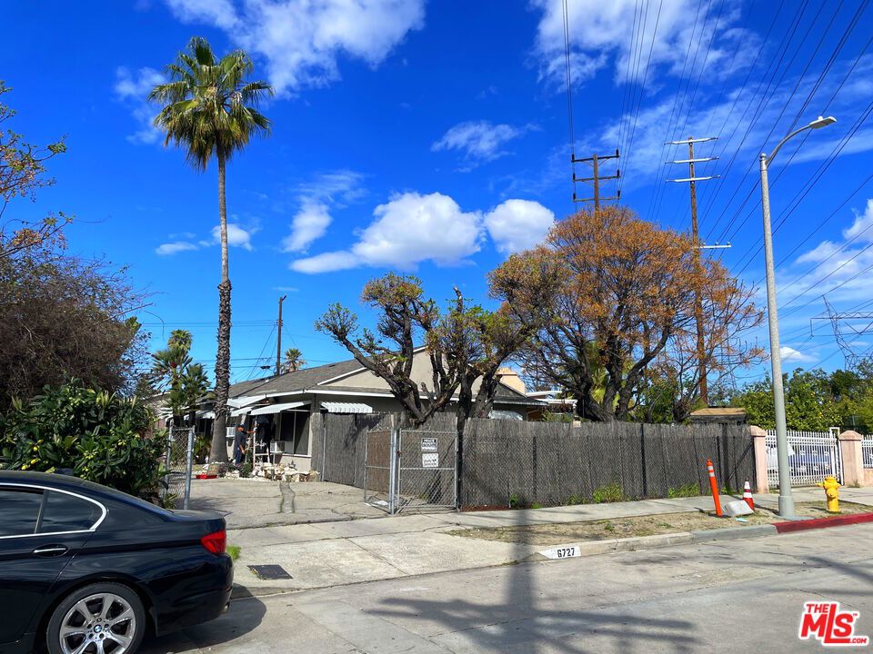 6727 Camellia Avenue Property Photo 7