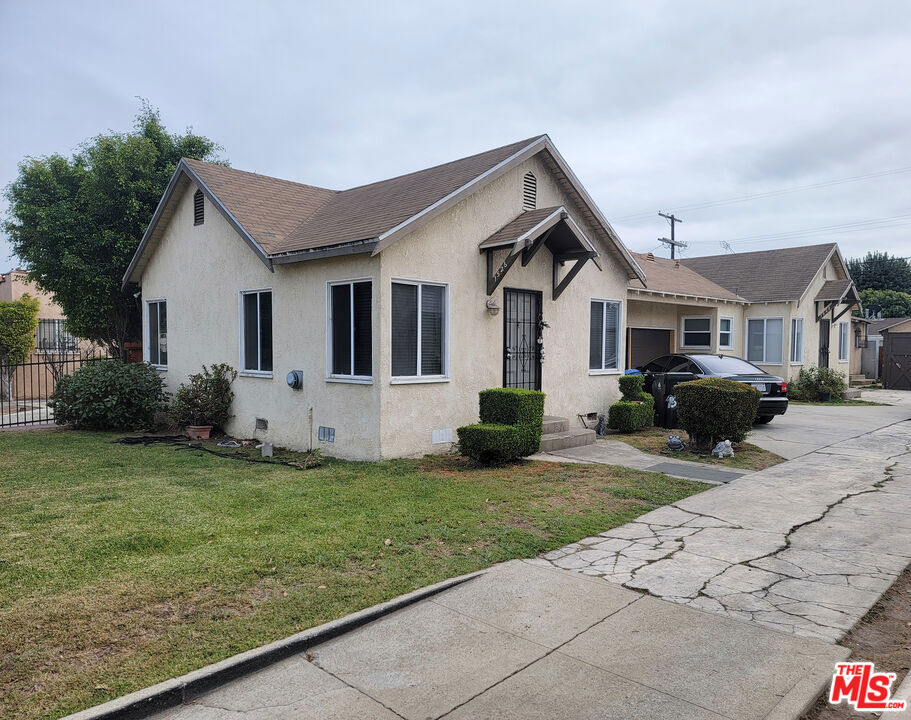 1526 W 83rd Street Property Photo