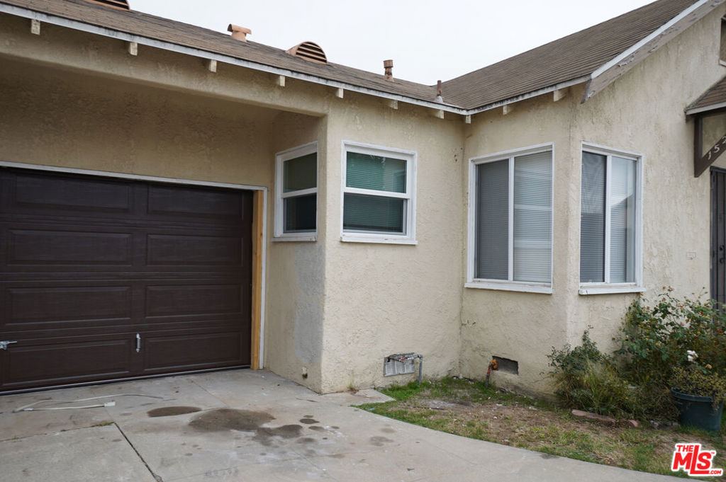 1526 W 83rd Street Property Photo 2