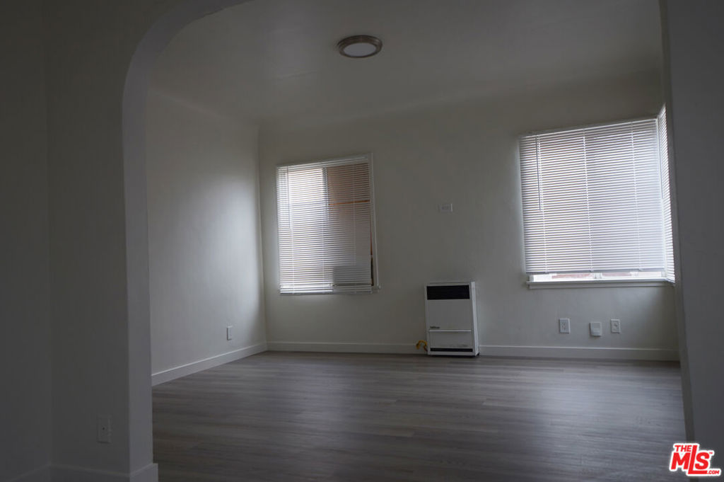 1526 W 83rd Street Property Photo 5