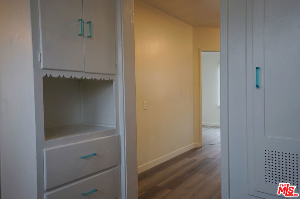 1526 W 83rd Street Property Photo 6
