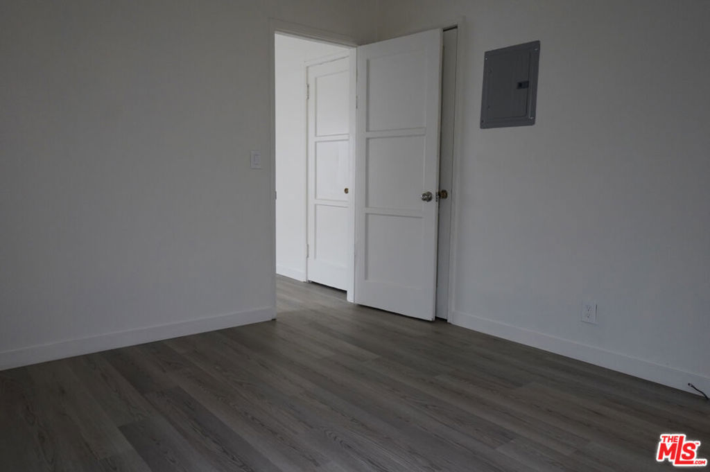 1526 W 83rd Street Property Photo 7