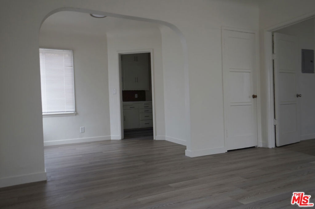 1526 W 83rd Street Property Photo 9
