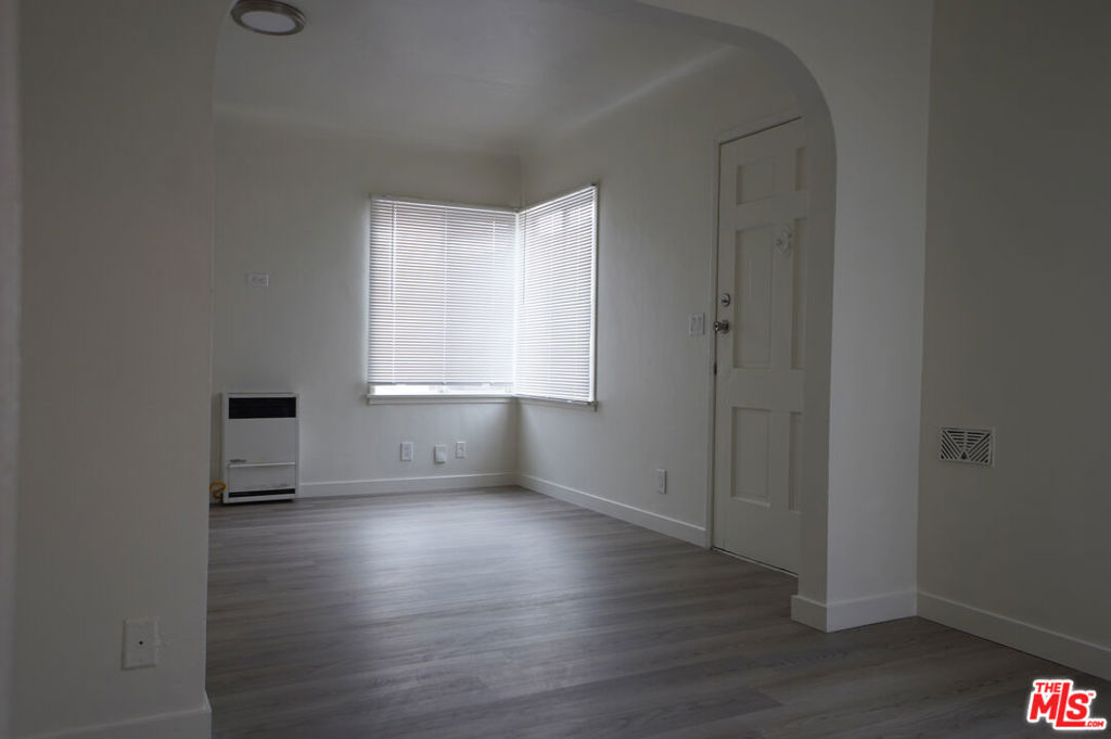 1526 W 83rd Street Property Photo 12