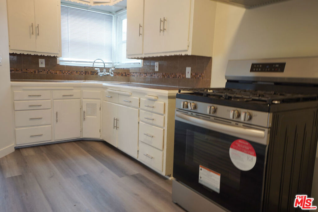 1526 W 83rd Street Property Photo 14