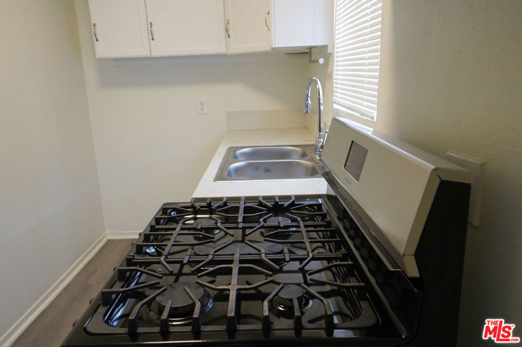 1526 W 83rd Street Property Photo 23