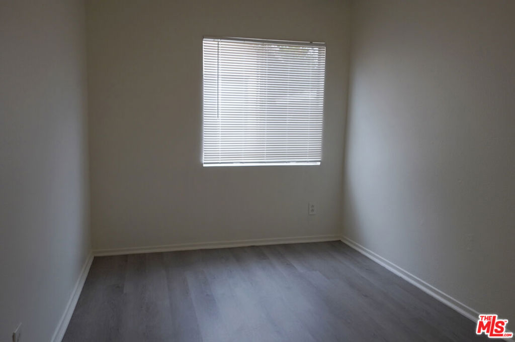 1526 W 83rd Street Property Photo 27