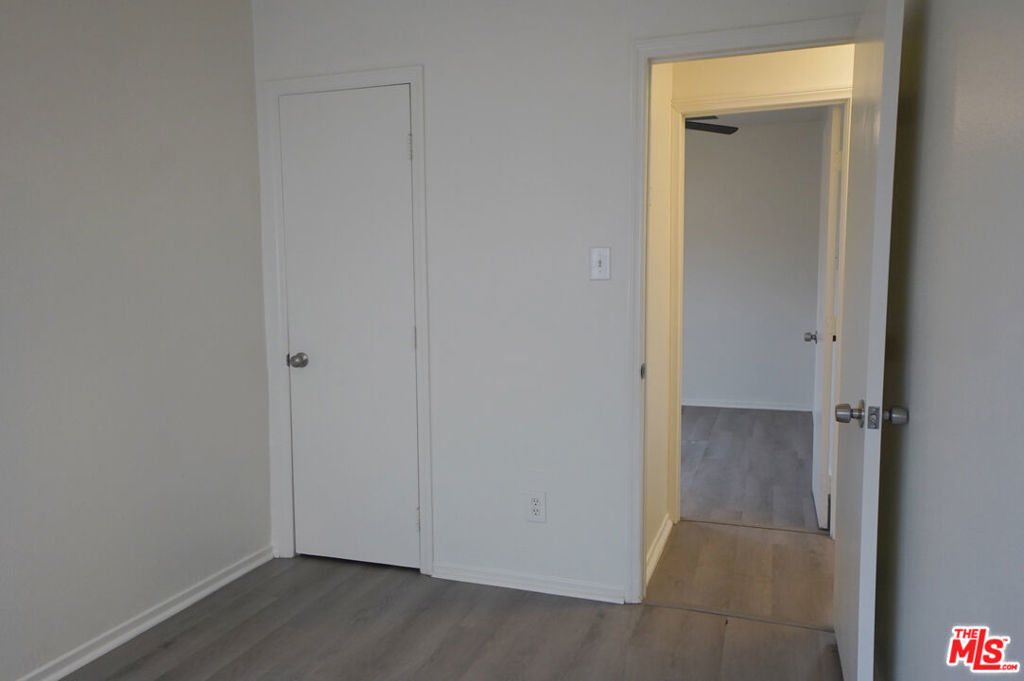 1526 W 83rd Street Property Photo 28