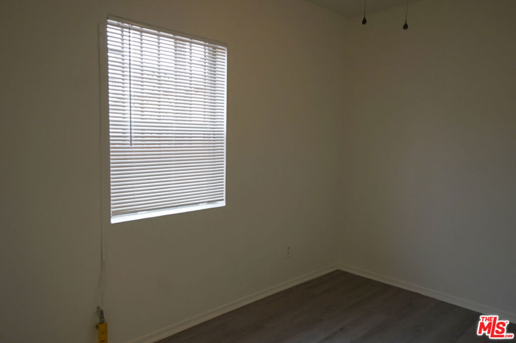 1526 W 83rd Street Property Photo 29