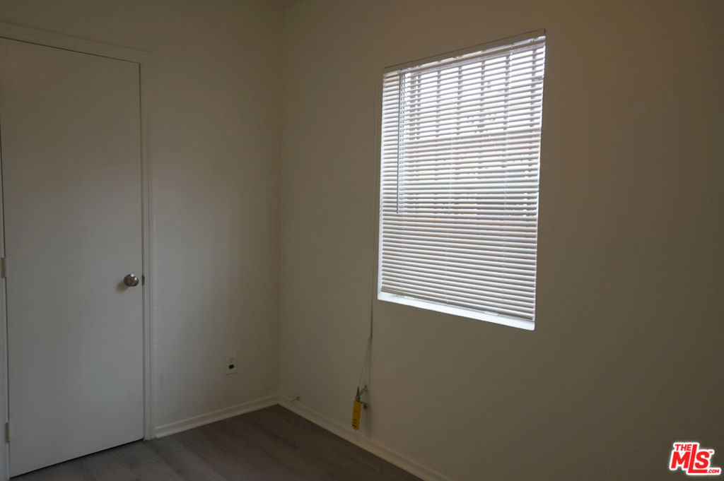 1526 W 83rd Street Property Photo 30