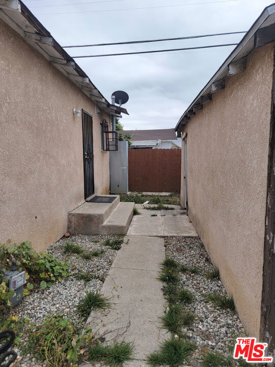 1526 W 83rd Street Property Photo 34