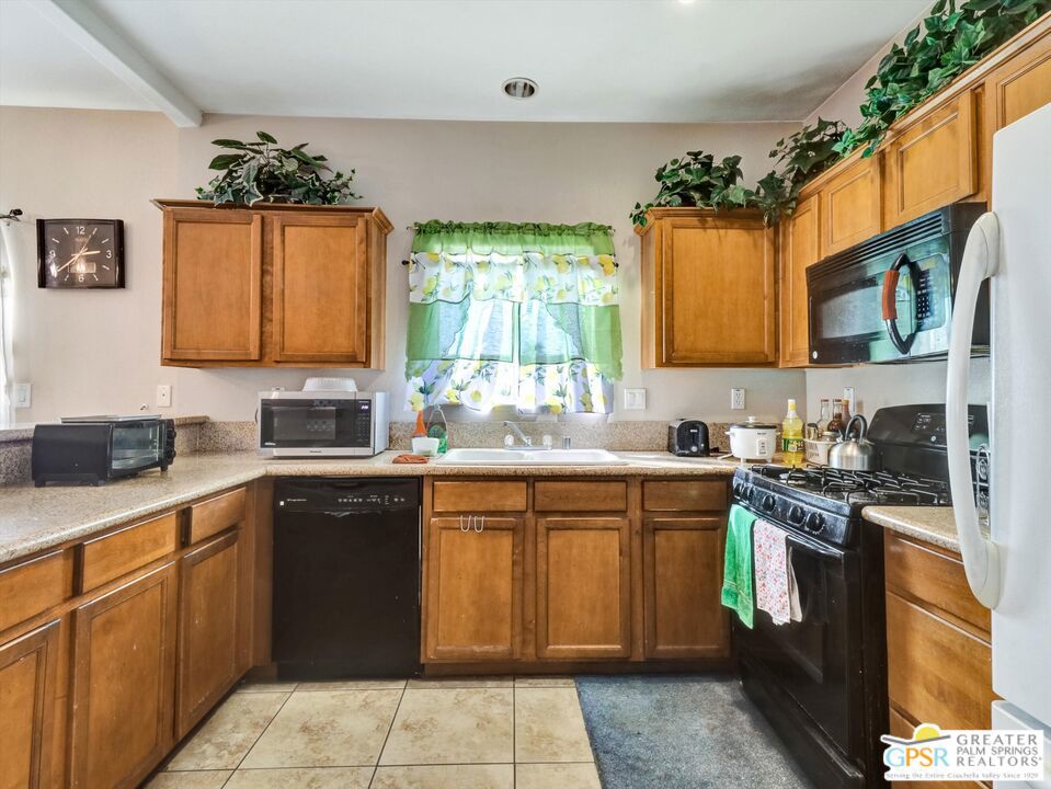 66634 Cahuilla Avenue Property Photo 11