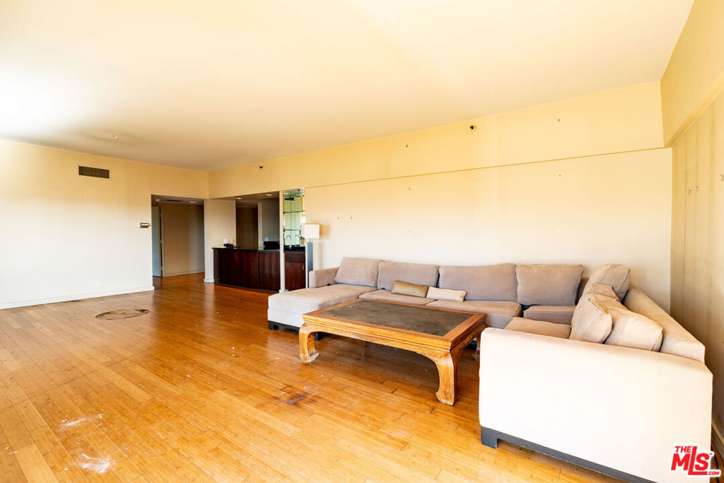 10445 Wilshire Boulevard 904 Property Photo 8