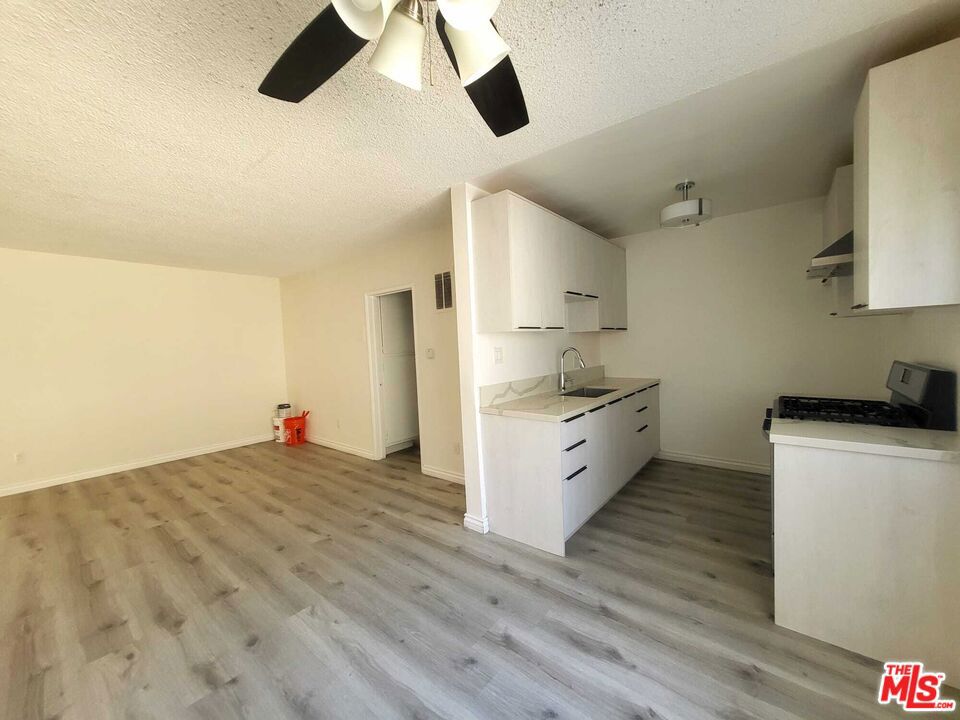 1118 Waterloo Street 12 Property Photo 2