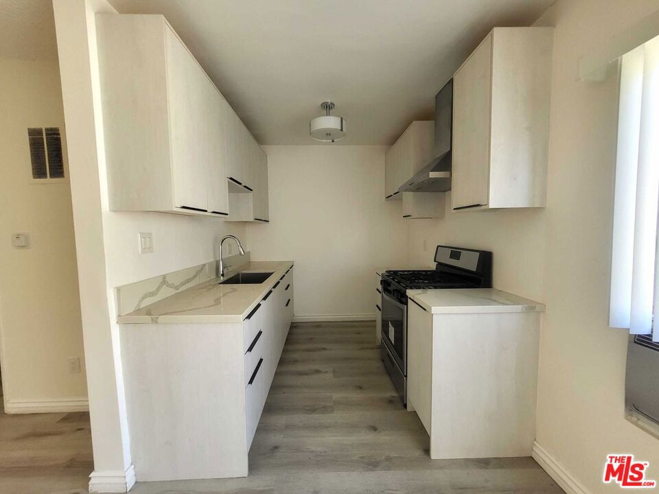 1118 Waterloo Street 12 Property Photo 7