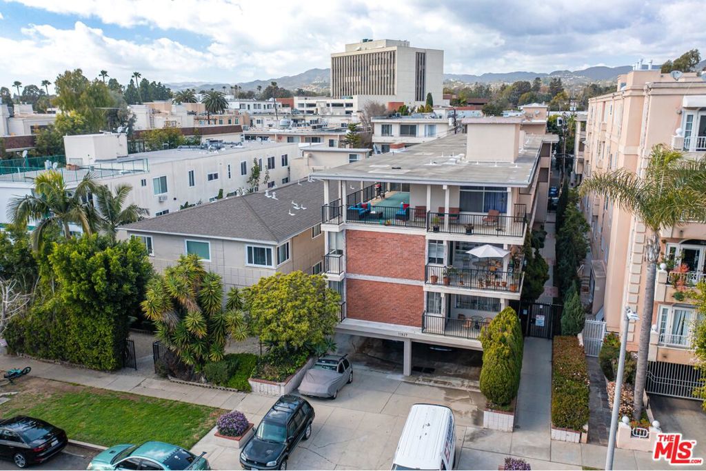 11927 Gorham Avenue Property Photo