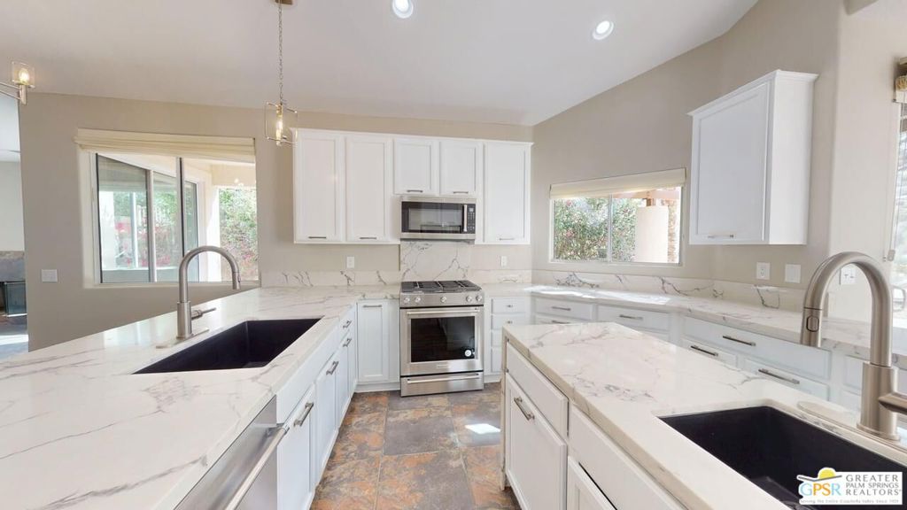 2869 La Cadena Court Property Photo 3