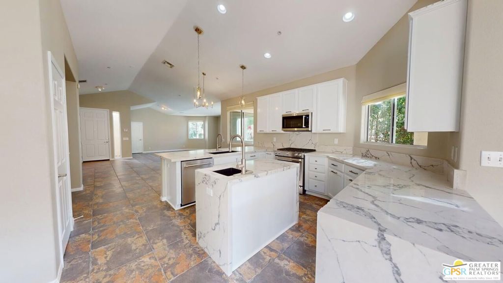 2869 La Cadena Court Property Photo 4