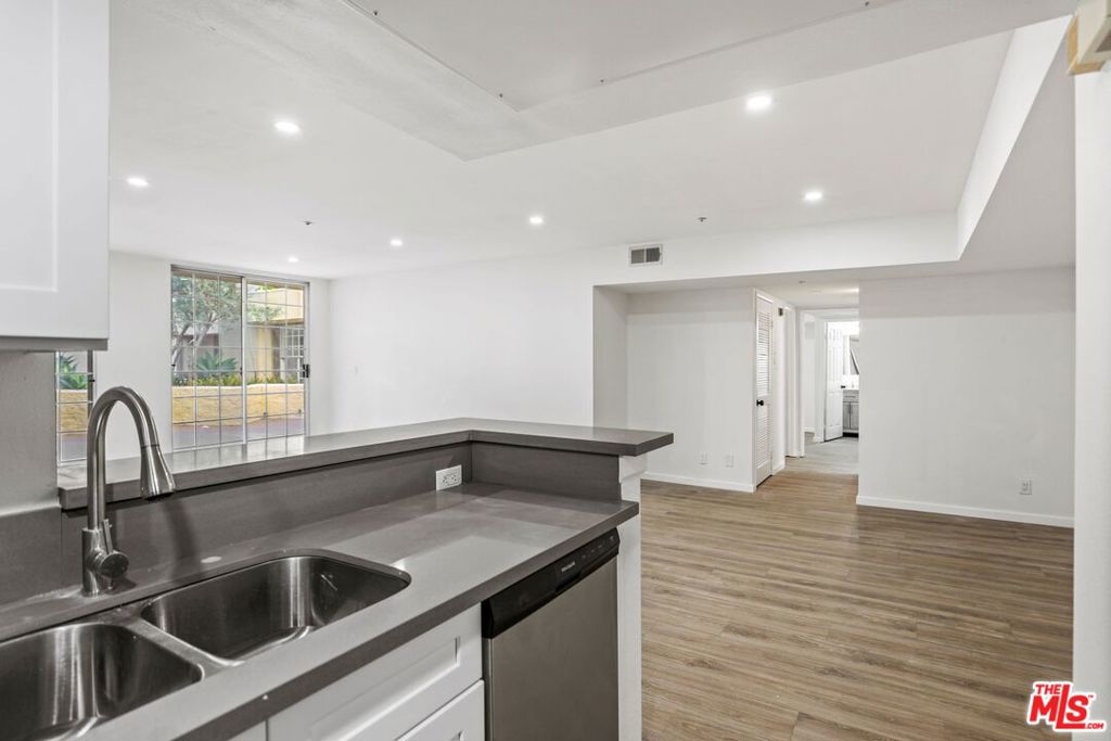 11711 Ohio Avenue 114 Property Photo 2