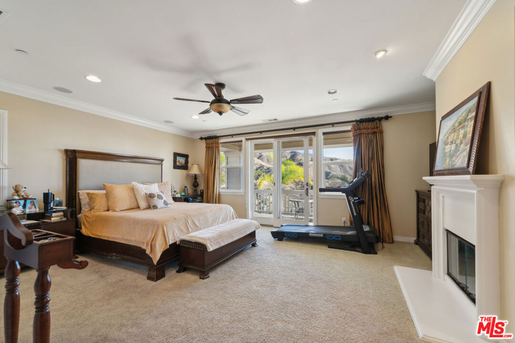 12530 Longacre Avenue Property Photo 10