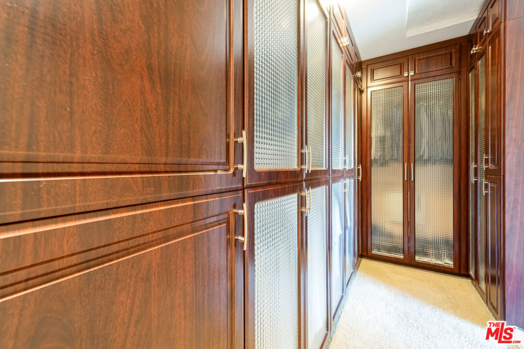 12530 Longacre Avenue Property Photo 12