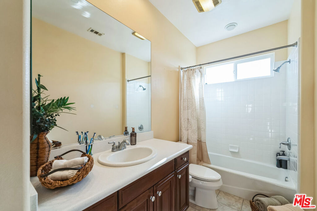 12530 Longacre Avenue Property Photo 20