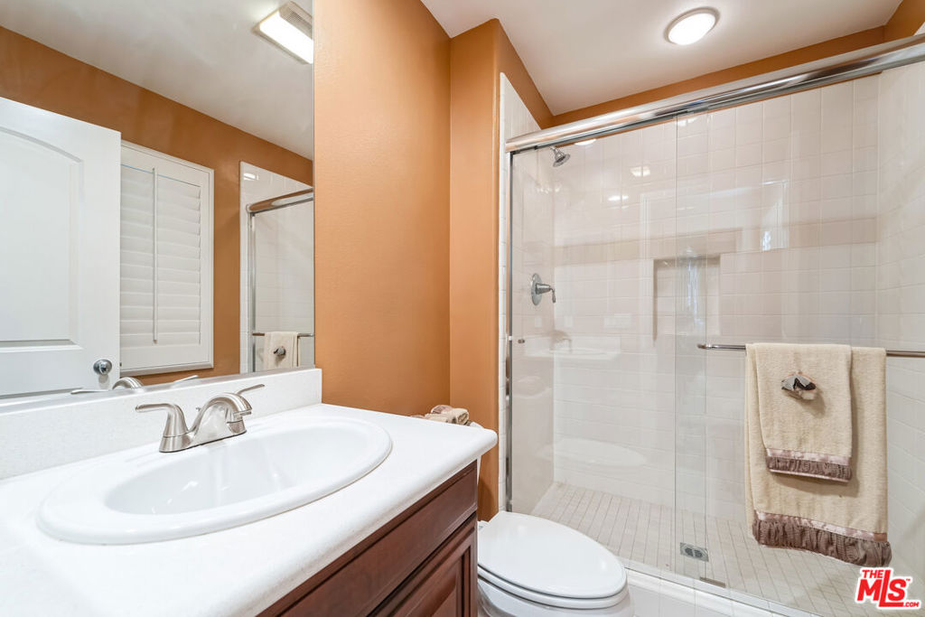 12530 Longacre Avenue Property Photo 22