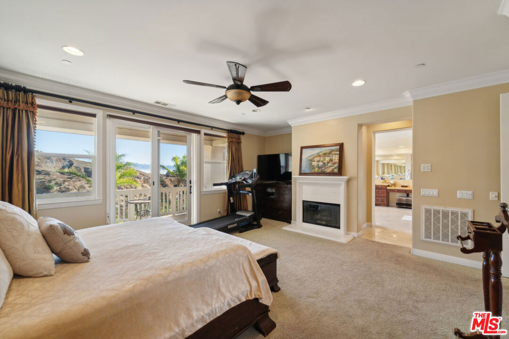 12530 Longacre Avenue Property Photo 24