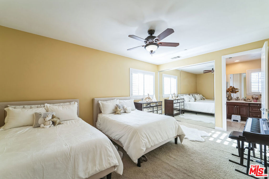 12530 Longacre Avenue Property Photo 26