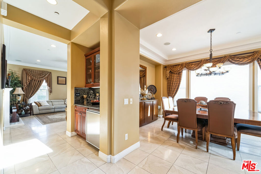 12530 Longacre Avenue Property Photo 28