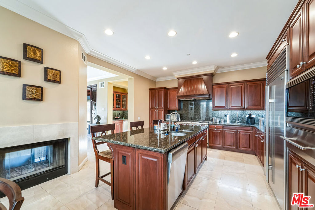 12530 Longacre Avenue Property Photo 31