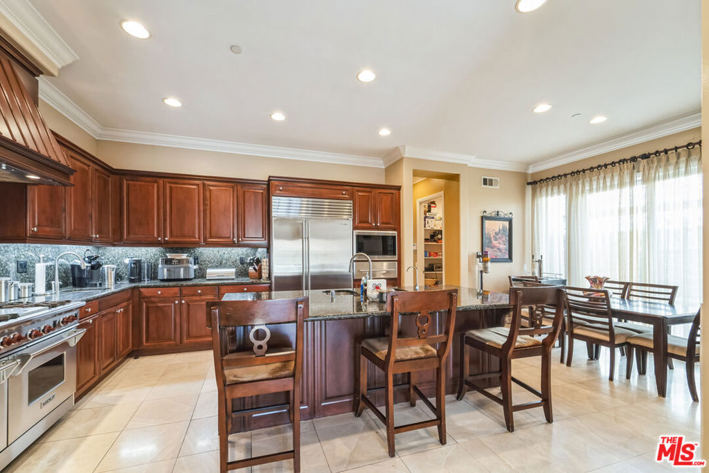 12530 Longacre Avenue Property Photo 32