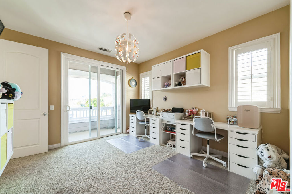 12530 Longacre Avenue Property Photo 35