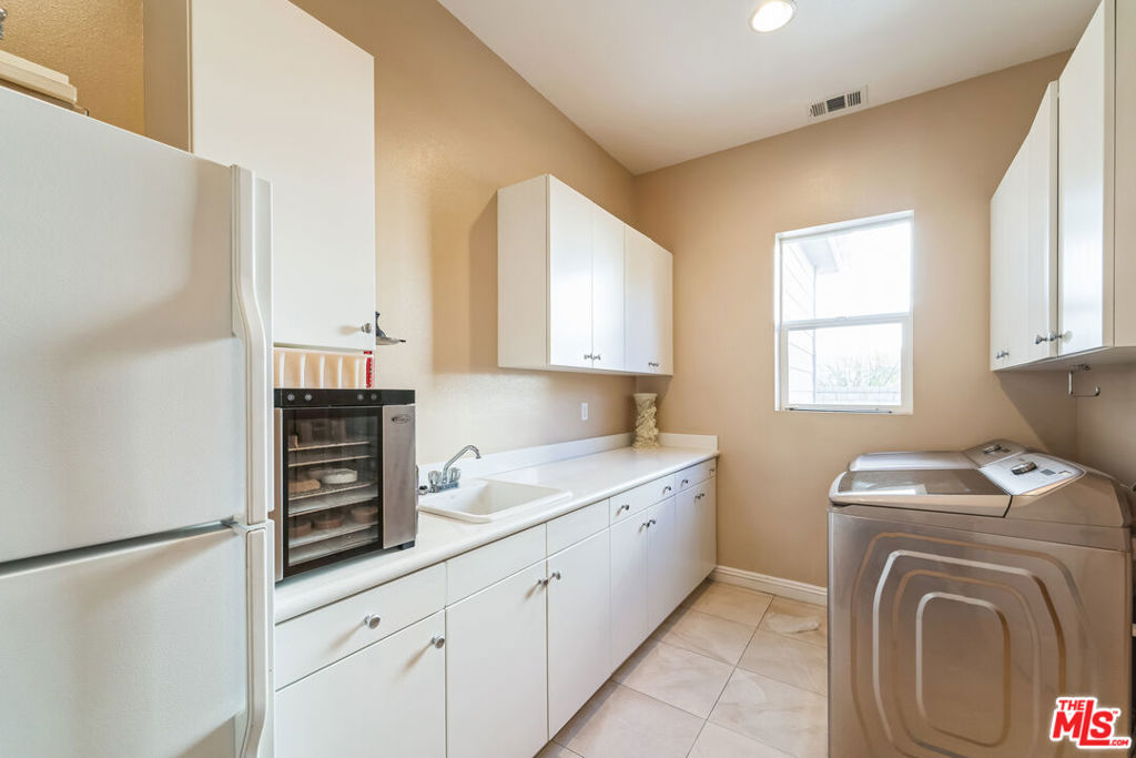 12530 Longacre Avenue Property Photo 43