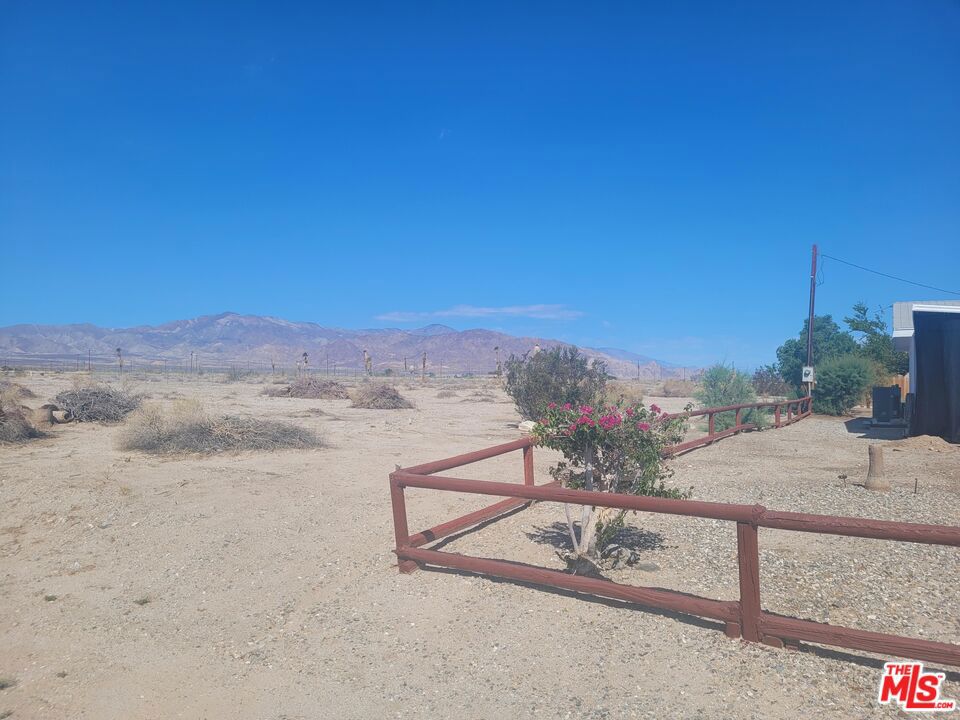 1374 Leeward Avenue Property Photo 3