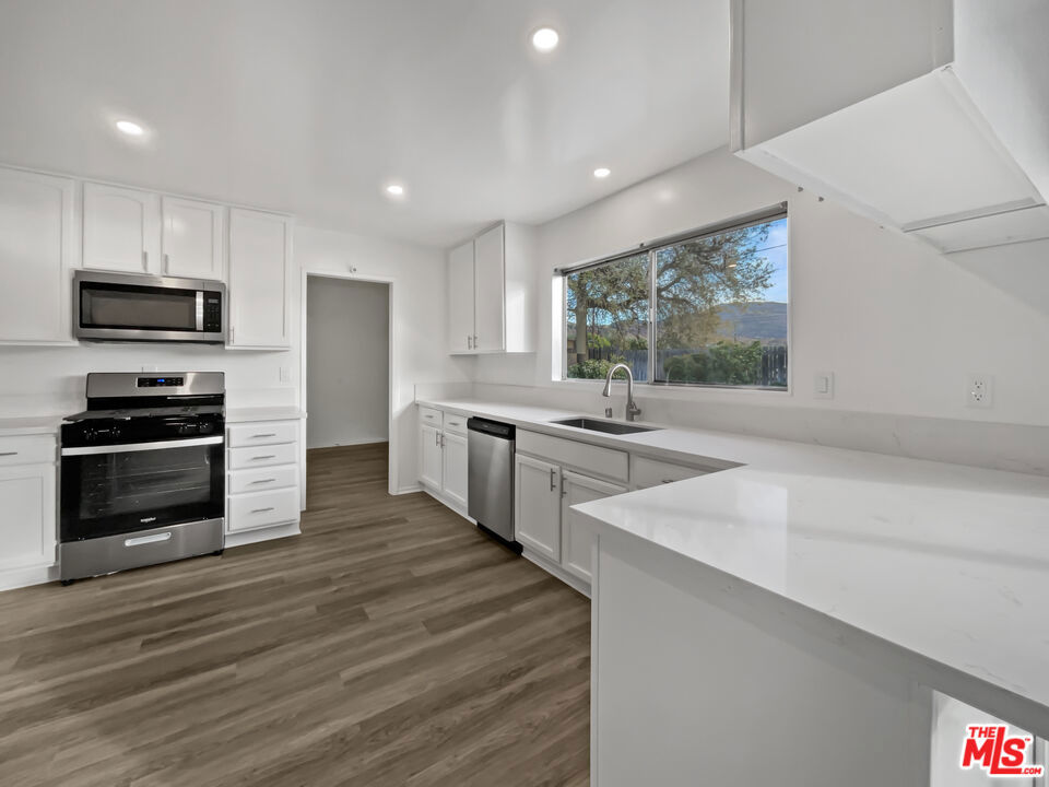 6558 Menlo Street Property Photo 6