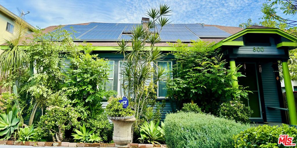 800 N Hobart Boulevard Property Photo 2