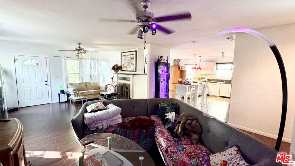 800 N Hobart Boulevard Property Photo 4