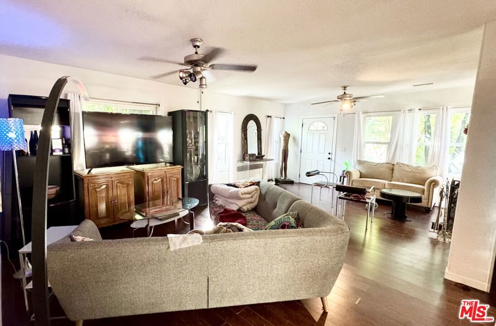 800 N Hobart Boulevard Property Photo 5