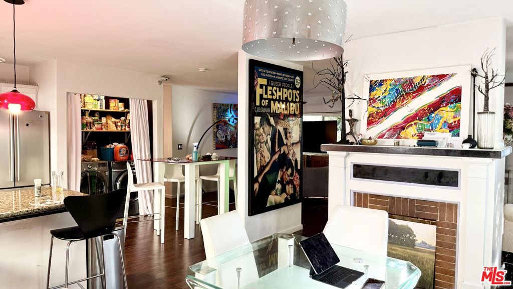 800 N Hobart Boulevard Property Photo 8