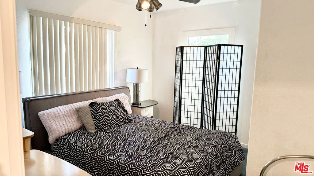 800 N Hobart Boulevard Property Photo 12